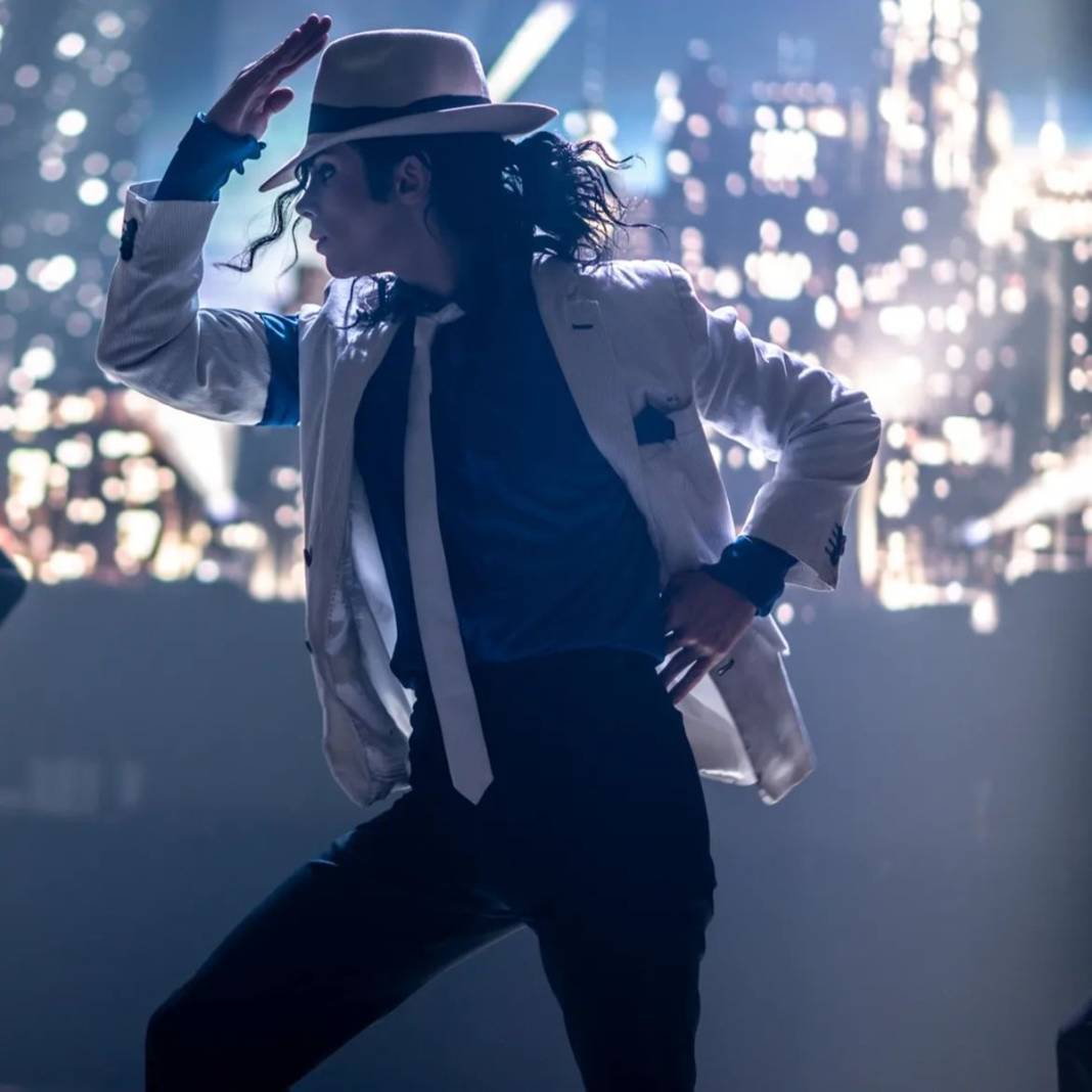 Michael Jackson'a benzemek için 40 bin dolar harcadı! Bakın neye benzedi... 33